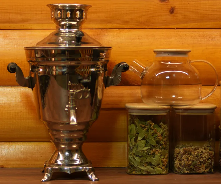 Samovar și ceai de plante Four Friends, Chișinău